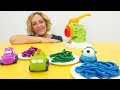 Spielzeug Video für Kinder - Nicole macht für die Autos Spaghetti