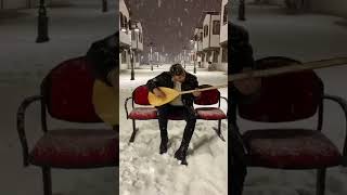 Emre Yener - Karni Yağmiş Yüce Dağlar Başina Resimi