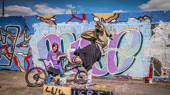 Spraying graffiti in Berlin 🤩🚲