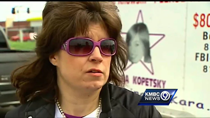 Missing baby Lisa's parents attend gathering for m...