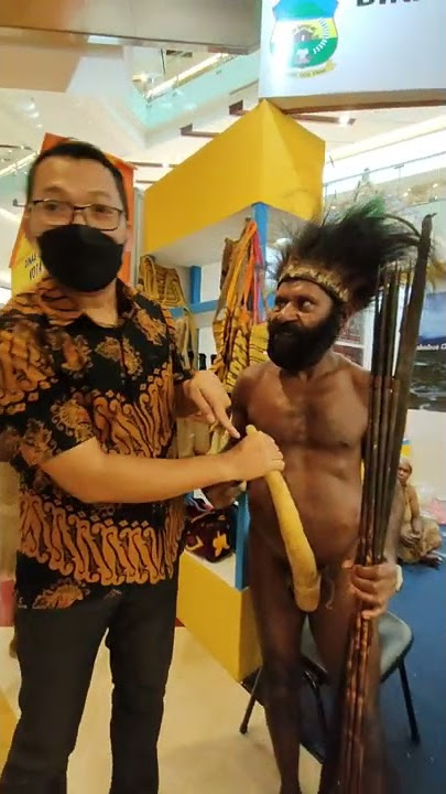 Kepo kita saat di Pameran HARKOPNAS di Stand PAPUA ,tanya2 tentang KOTEKA check