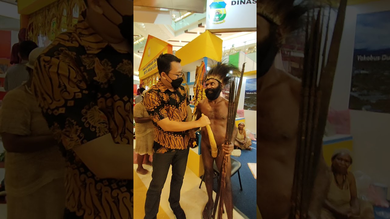 Kepo kita saat di Pameran HARKOPNAS di Stand PAPUA ,tanya2 tentang KOTEKA check