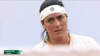 Ons Jabeur outlasts Leylah Fernandez on a wet cold France Day | WTA Tennis Coverage F.O. R4