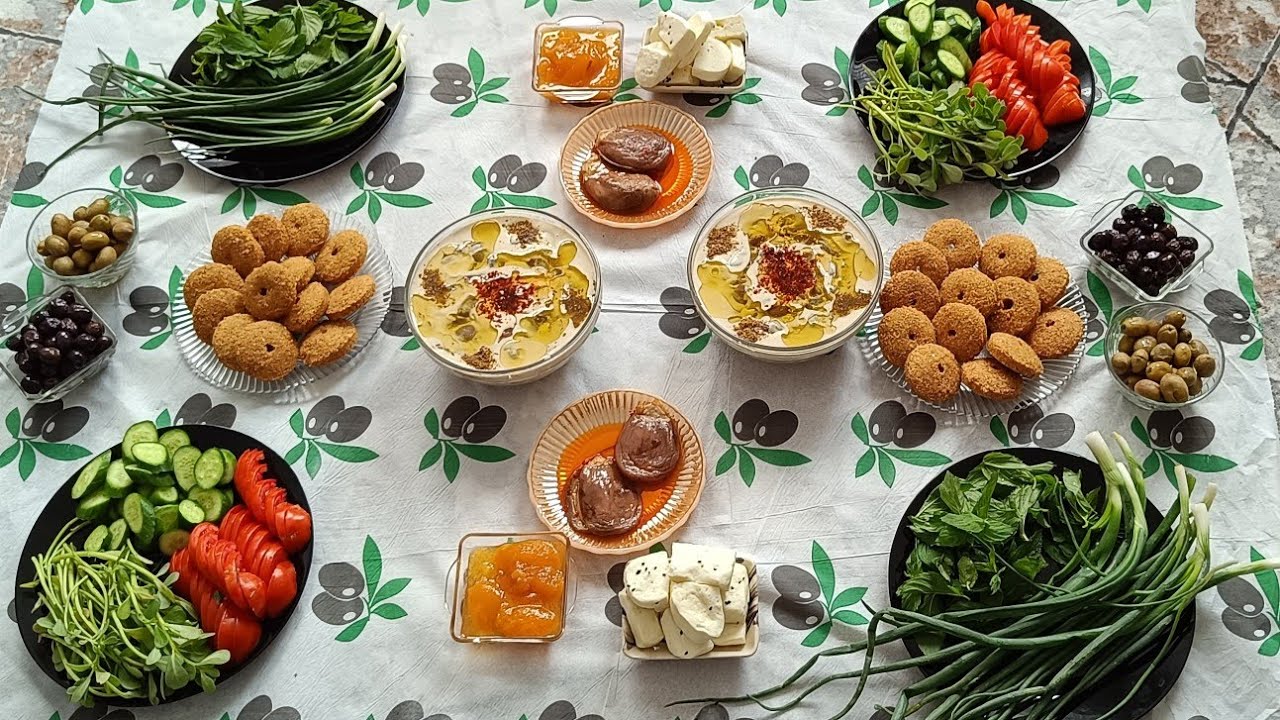 فتحنا البيت محل فول وفلافل. عملنا تحدي بيني انا وزوجي في المطبخ  . وانتوا الحكم 