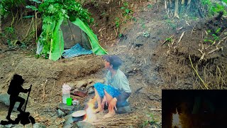 Solo Camping || Membuat Shelter Di Tepi Sungai Dengan Bahan Alami Dari Hutan