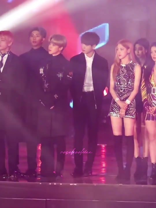 when jungkook moved closer to rosé 😏 #rosekook #rosé #jungkook #rosekookisreal #liskookisfake #fyp