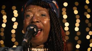 Shirley Davis &amp; The SIlverbacks - Take Out The Trash (Live Session)