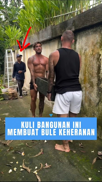 Kuli bangunan ini membuat bule keheranan