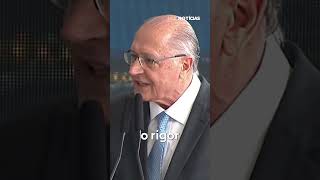 Geraldo Alckmin rouses the crowd and sparks chants of no amnesty