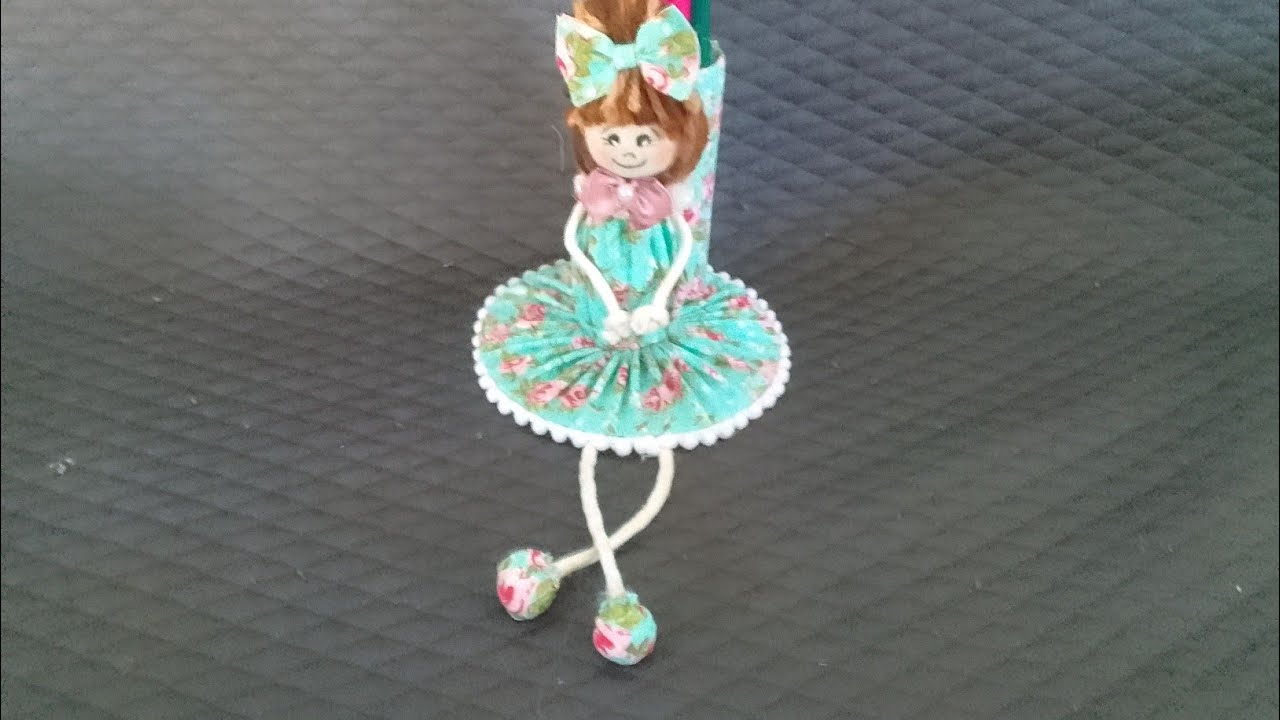 boneca porta lápis,boneca  de fuxico com reciclagem,boneca de fuxico