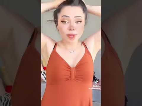 مش عم بعرف انسا اول مره شفتك فيها عم اربط شعري من اول مره شوفتك فيها 