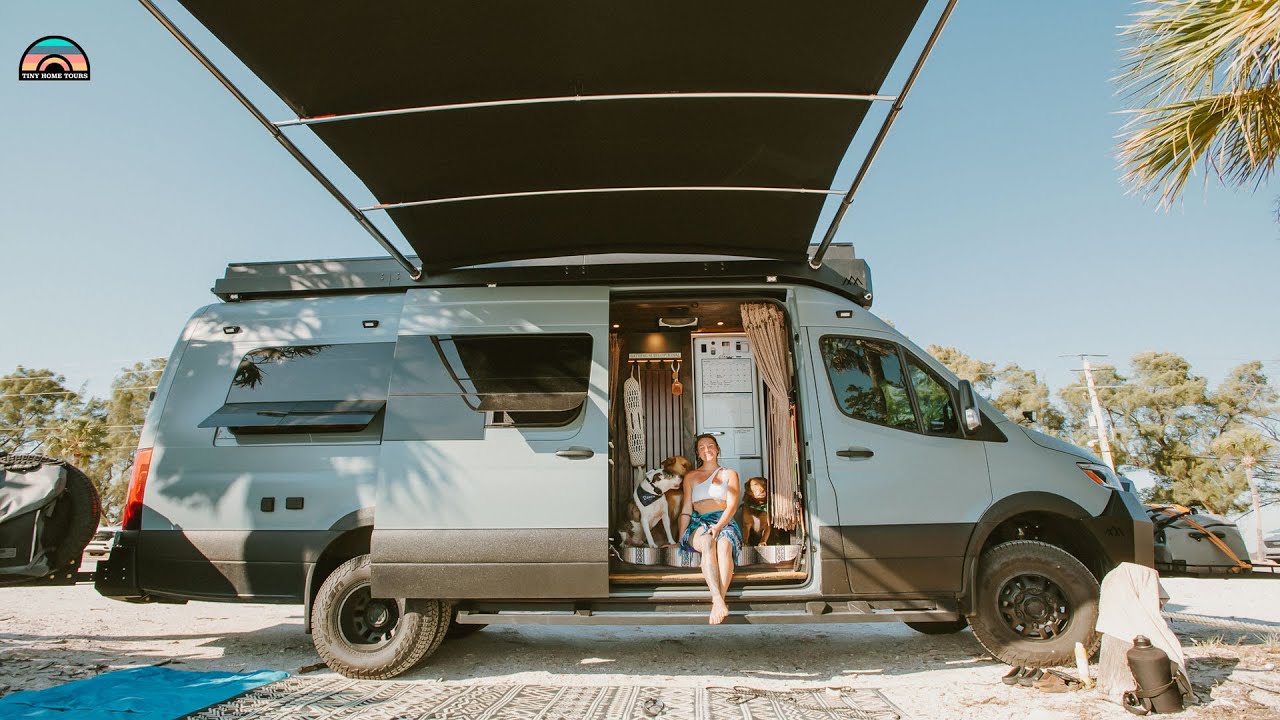 Life with 3 Dogs in her 4x4 Camper Van