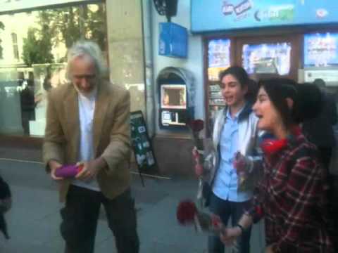 მაგნო და აცეკვებული ბავშვები