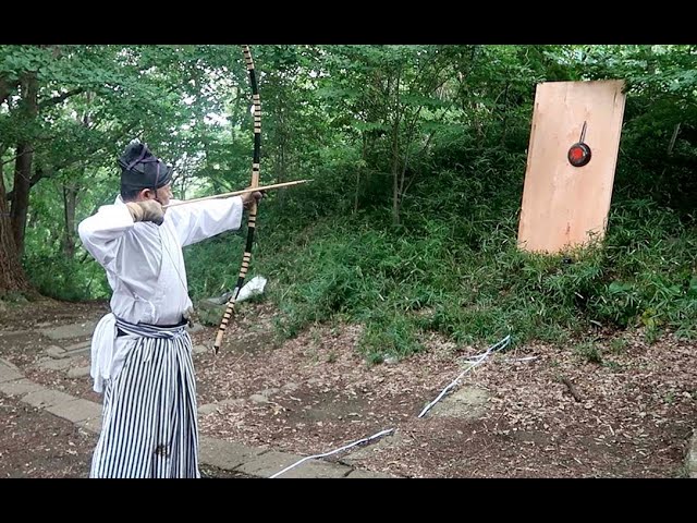 強弓で鎧は貫通できる 弓力50キロと27キロの弓で鉄板の貫通力実験 Samurai Pierces An 1 6mm Iron Plate With Bow On Trial Youtube