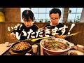 【休日のフードコート】混雑でバラバラに届くお昼ご飯。パパを待たずに仲良く食べる兄妹のリアル