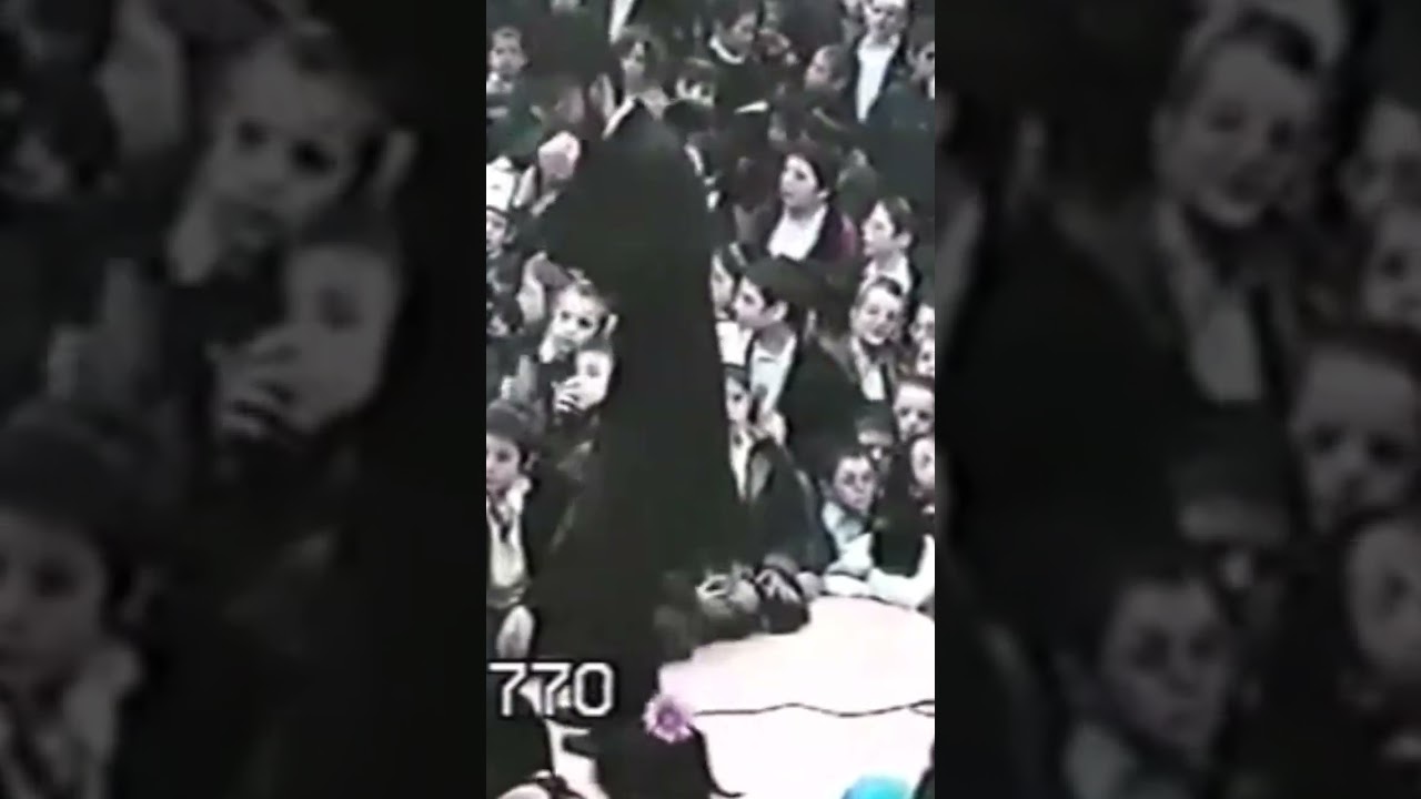 ר' אברהם שבתי הכהן פרידמן שי' רוקד יחי | Avraham Fried dances Yechi