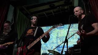 RENEWER - LIVE IN OAKLAND @ THE GOLDEN BULL
Sacramento, California based Gloomgaze lords RENEWER performing on 3-23-2024 at The Golden Bull in Oakland(CA)
Citrus, The Gallery & Talk Show also played this evening.
https://transylvanianrecordings.bandcamp.com/album/renewer-sunne RENEWER - LIVE IN OAKLAND @ THE GOLDEN BULL