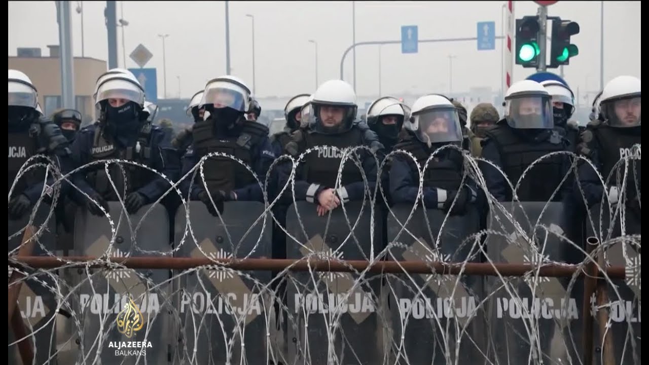 يعبر ملايين الأشخاص الحدود أملاً في غدٍ أفضل.