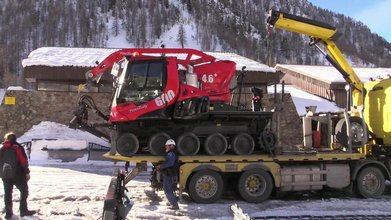 montage d'une dameuse à Isola 2000
