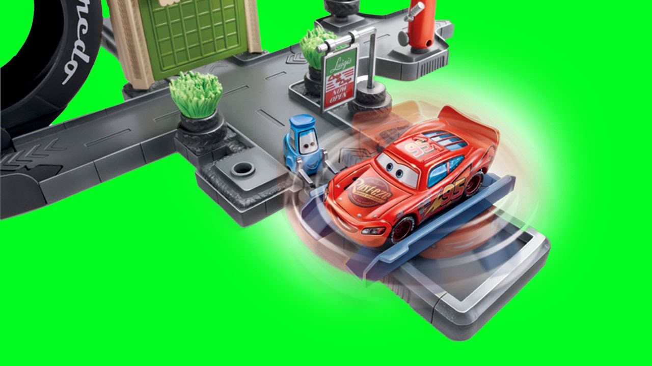 Disney Pixar Cars Toys with Lightning McQueen! Luigi's Loop Playset