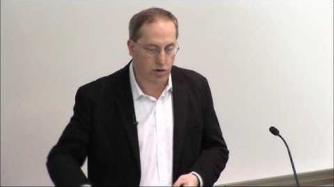 Einstein and the Quantum: The Quest of the Valiant Swabian