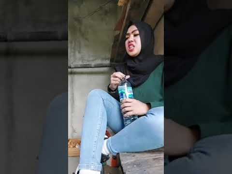 Pak Lurah di Marahin Cewek Cantik