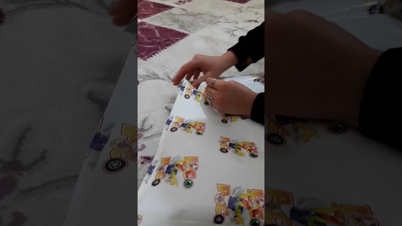 Süpriz hediye BEBEK kivircik marul seviniyor. Bebeginin burnunu sıkıyor