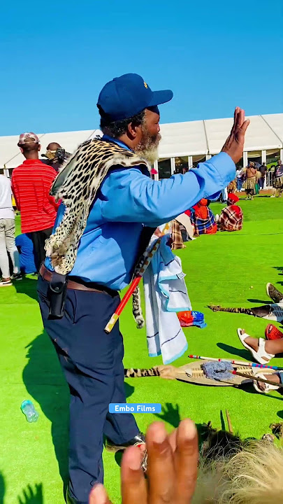 Khuza Phoyisa awuvumi umthetho😂