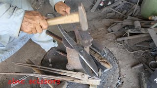 BLACKSMITHING / AN EASY WAY TO MAKE A PAIR OF SCISSORS FOR CUTTING ZINC