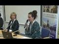 Petra Vallin moderuje kulatý stůl k CLIL na mezinárodní konferenci „Jeden cizí jazyk nestačí“