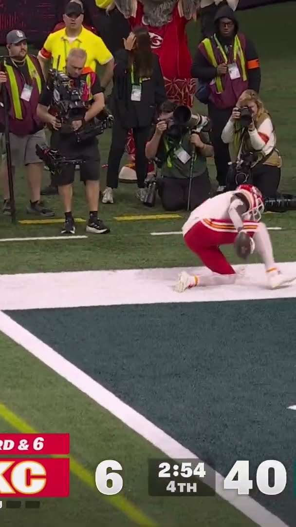 Mahomes to D-Hop!