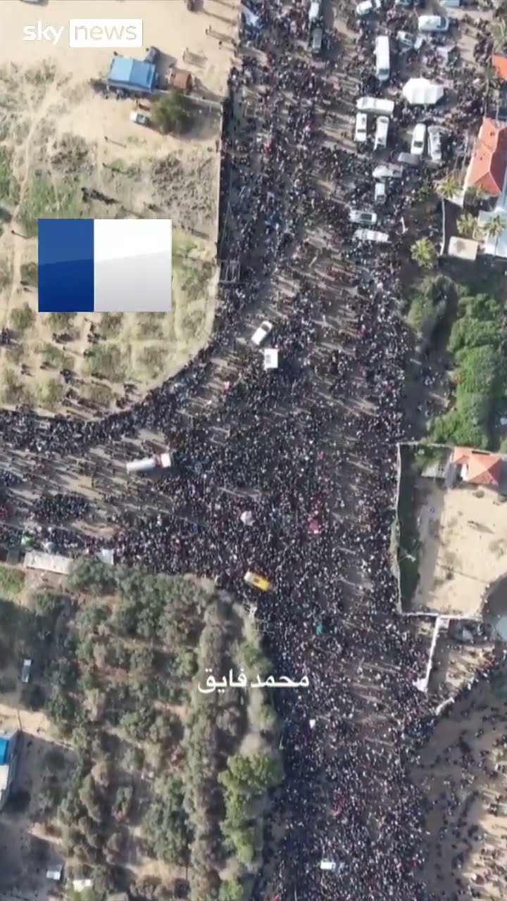 Thousands wait to return to northern Gaza
