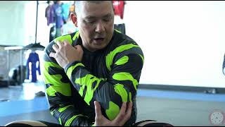 Rear Naked Choke: You're doing it wrong. (It's in the SQueeZe)