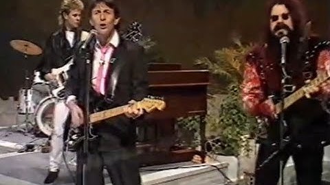 Flowers In The Rain - Roy Wood & Carl Wayne of The Move - intro by Noel Edmonds & Tony Blackburn