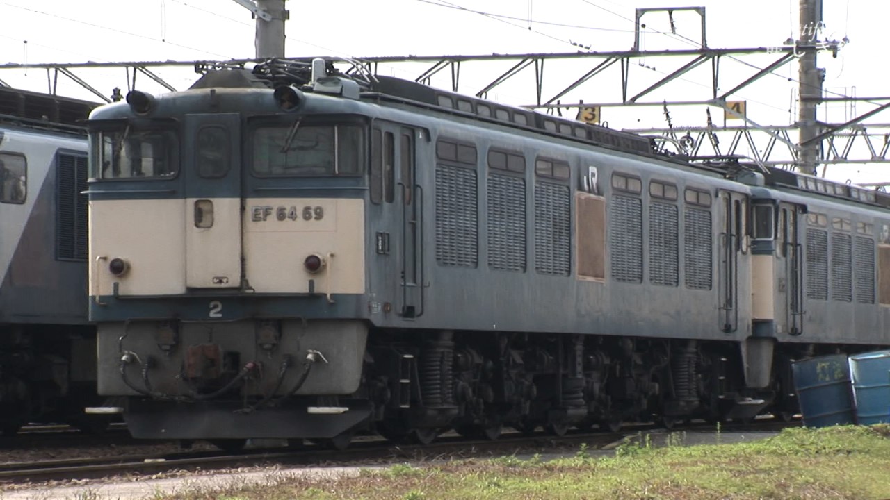 DE10に改造されたDE15-2505＆解体前処理を終え留置中のEF64-69＋E64-20