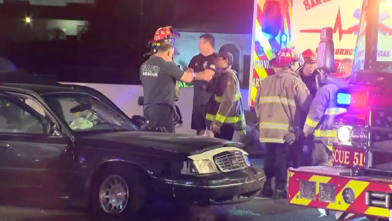Driver crashes into 18-wheeler during high-speed chase - YouTube
