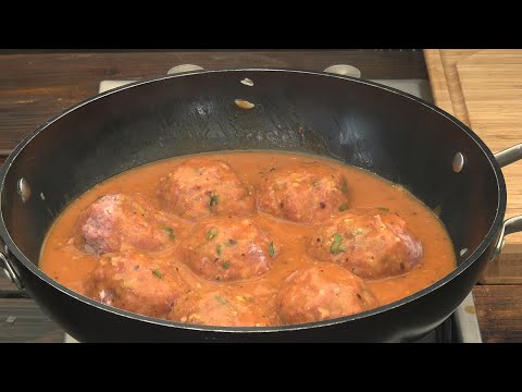 Wideo: Jak Gotować Delikatne Klopsiki W Sosie Pomidorowo-śmietanowym