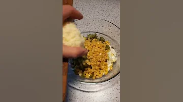 Беру банку шпротов и готовлю самый вкусный салат