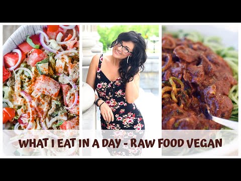 WHAT I EAT IN A DAY || CREAMY GREEK SALAD RECIPE || RAW VEGAN SPAGHETTI