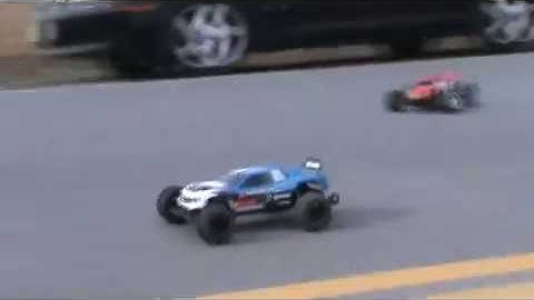 Jato 3.3 vs Brushless Hpi E-Firestorm.wmv