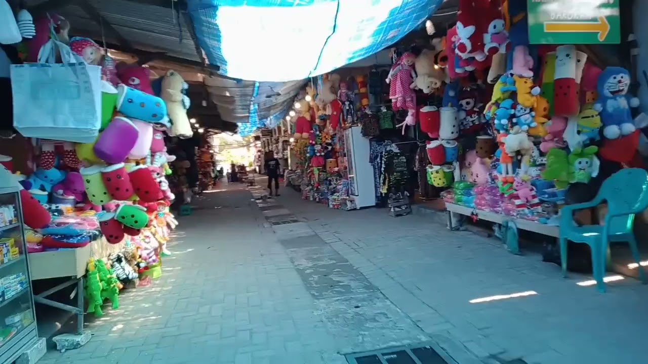 memasuki kawasan Asmoro kondi/ makam Syeh Asmoro Kondi ayahanda Sunan Ampel