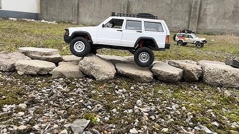 MN78 Jeep Cherokee VS WPL C54 Toyota LC80 On A Rock Trail