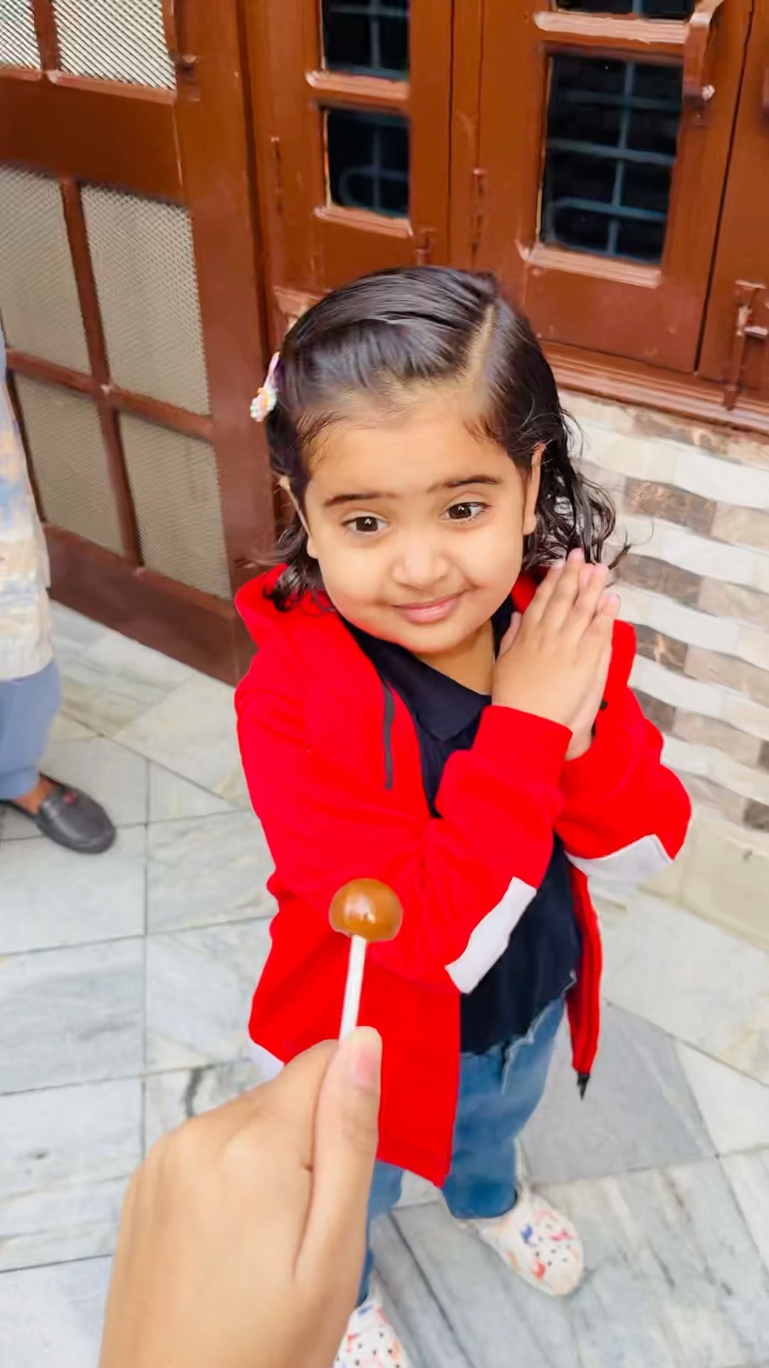 Anaya Papa Or Dadi Ne Khaye Lollipop ?