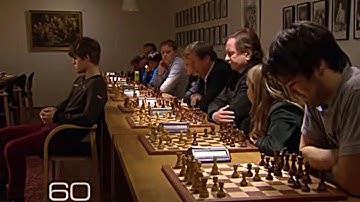 Magnus Carlsen plays 10 people BACKWARDS and WINS