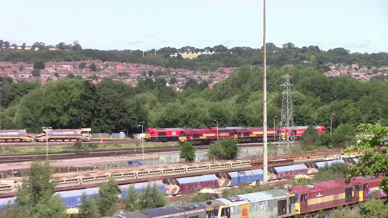 Advent @ al66class59 S4 Day 20: 66104+66136 arrive at Toton