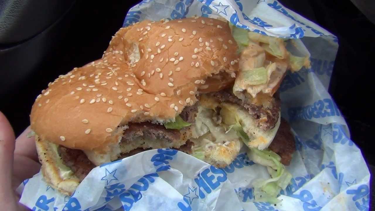 Testissä megahampurilainen (Hesburger)