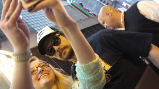 James Franco signing autographs and taking selfie with fans. E1autographs