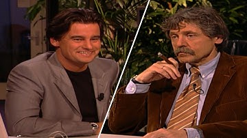 Eerste aflevering Wilfred Genee als presentator Voetbal Inside (2002)