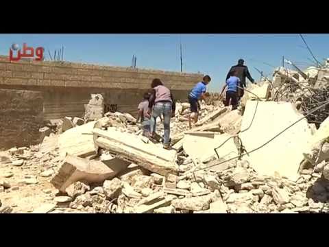 هدم في بيت عمرة وحصار على يطا