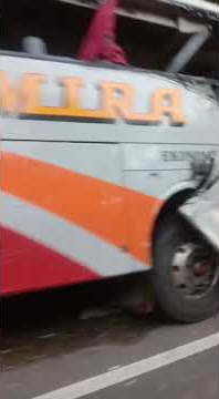 Kecelakaan Bus Sumber kencana vs Mira
